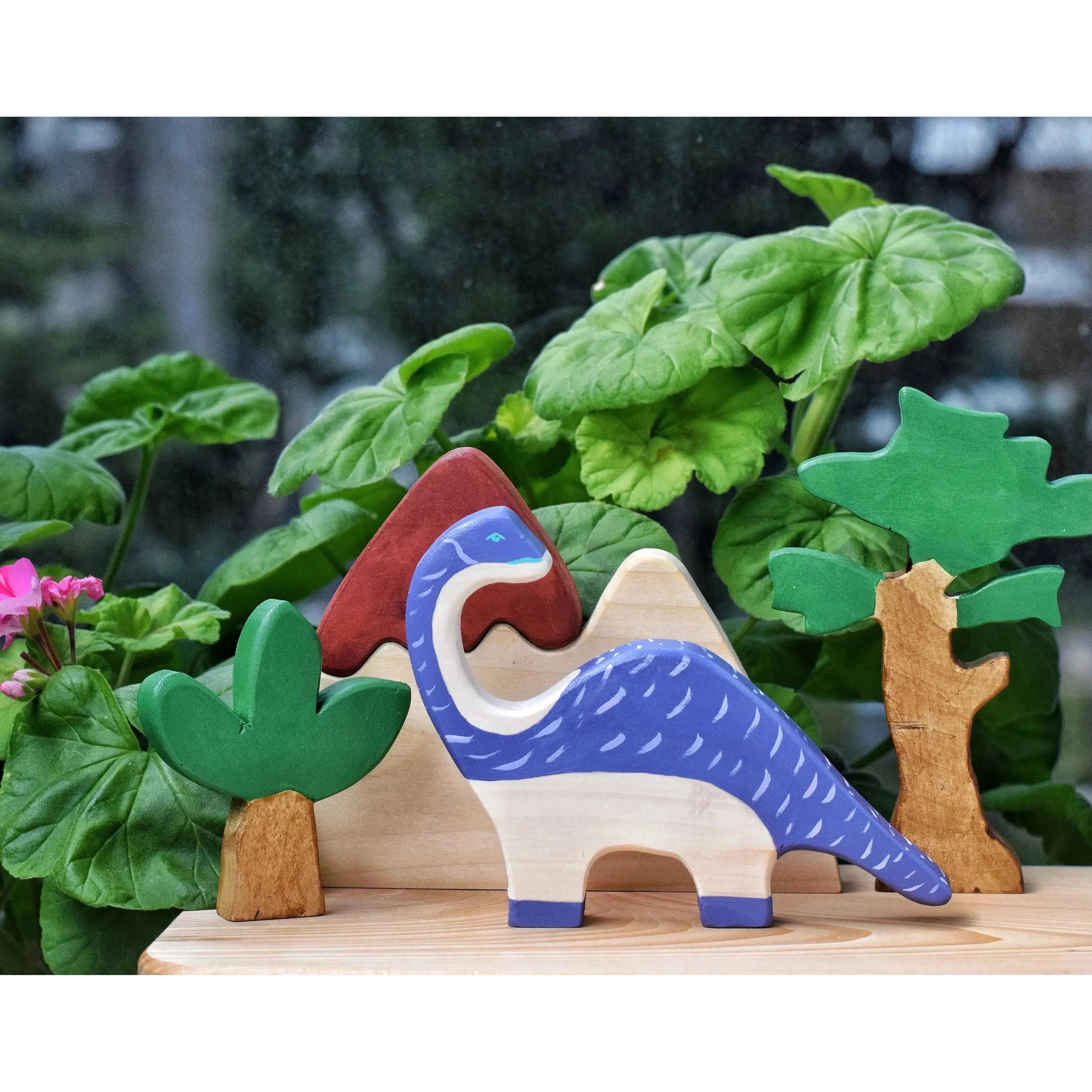 L   Wood Large Wooden Dinosaurs Set