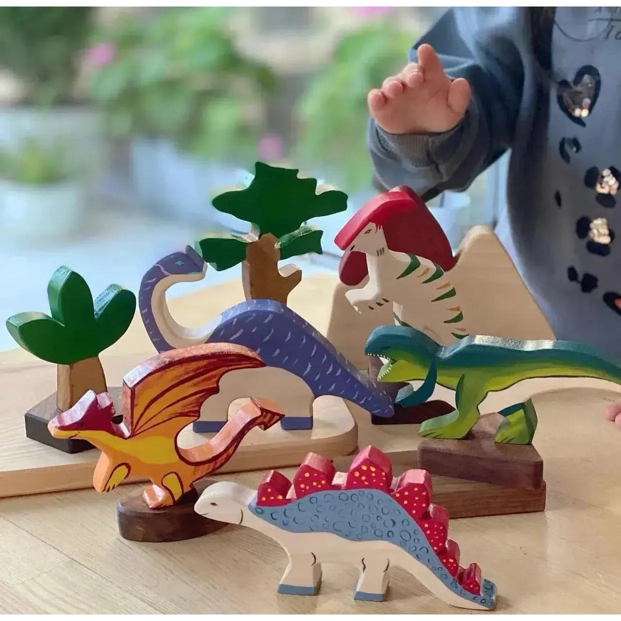 L   Wood Large Wooden Dinosaurs Set