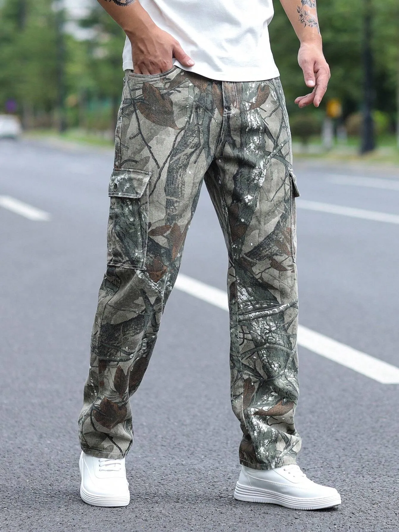 LEGND Men Allover Print Zipper Fly Cargo Jeans